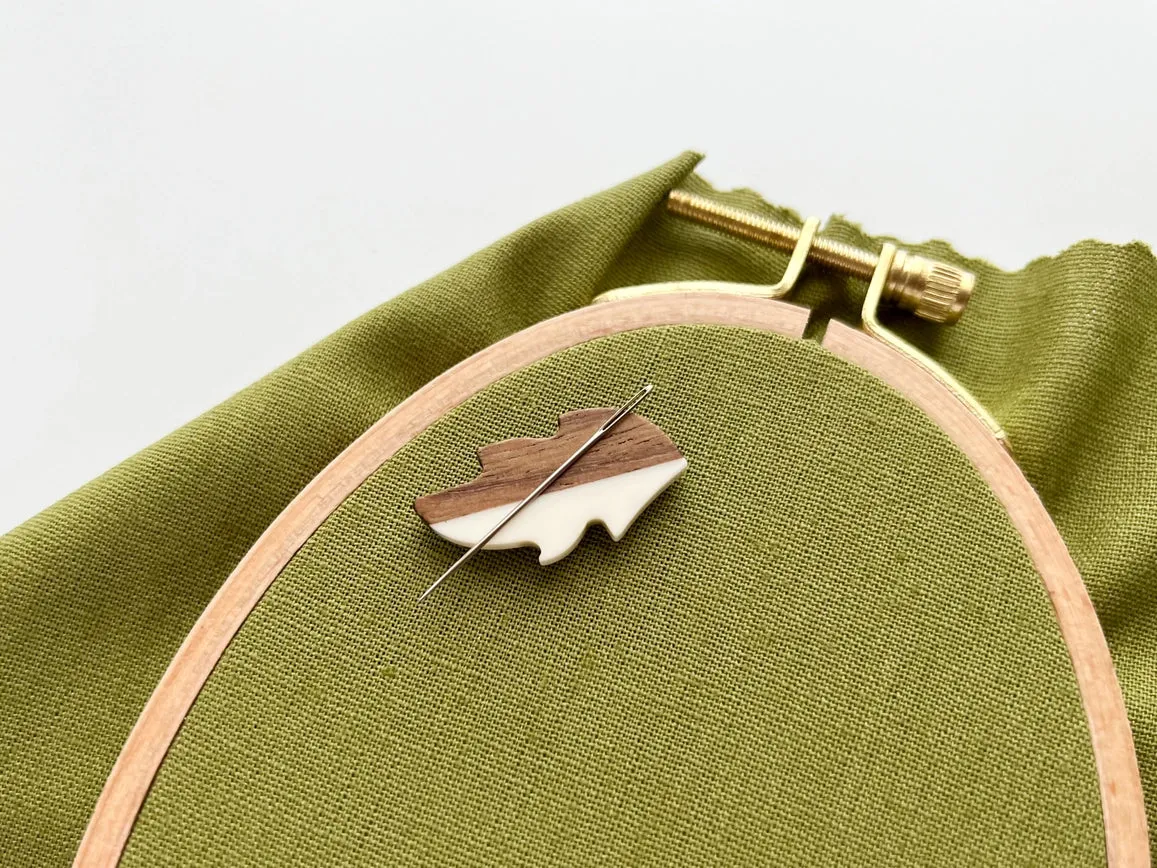 Leaf Needle Minder (Magnet)