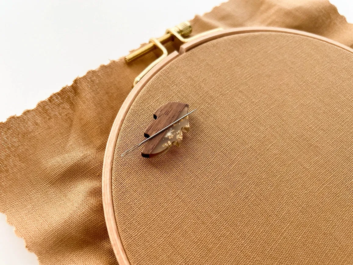 Leaf Needle Minder (Magnet)